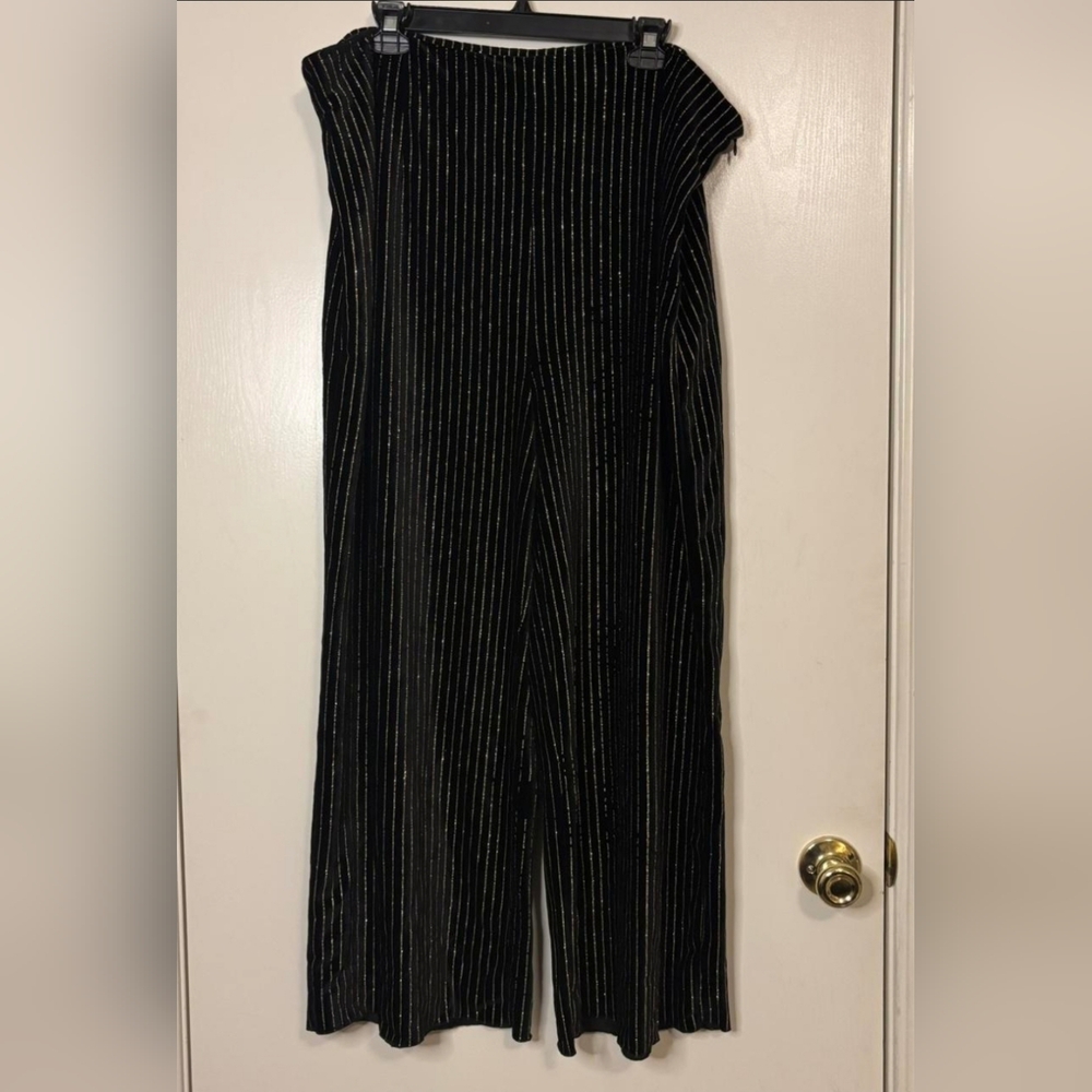Forever 21 Black and Gold Wide Leg Pants